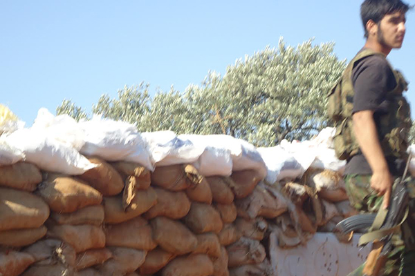 Muhalifler o köyü kuşattı - 6