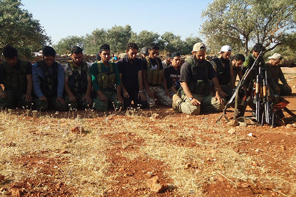 Muhalifler o köyü kuşattı - 5