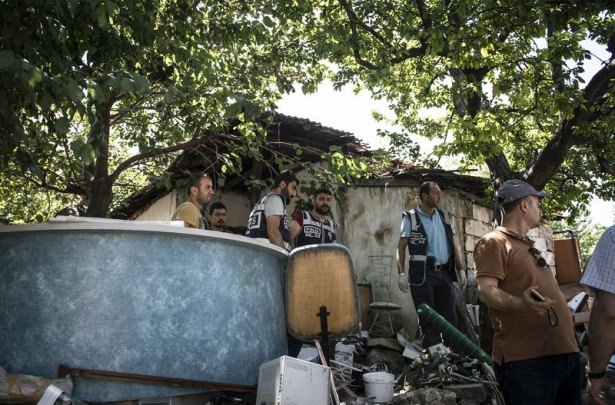 Gecekondudan çıkanlar polisleri şaşırttı! - 2