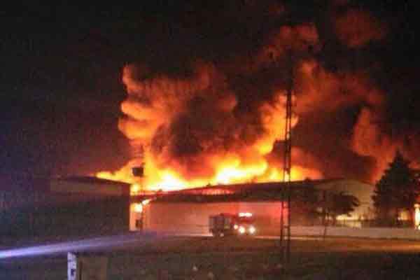 İHH deposunda büyük yangın - 787