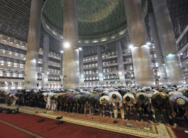 Erdoğan Endonezya'da Cuma namazı kıldı - 13