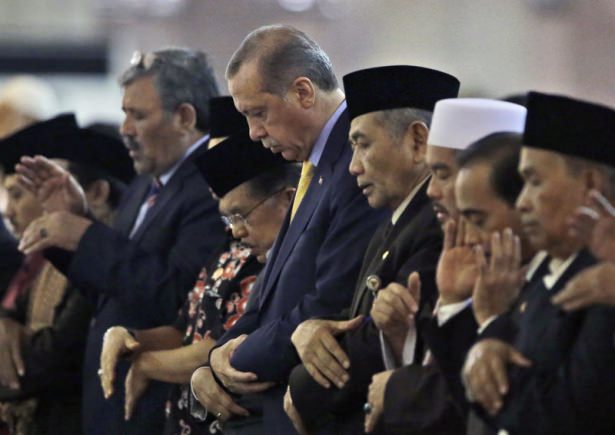 Erdoğan Endonezya'da Cuma namazı kıldı - 9