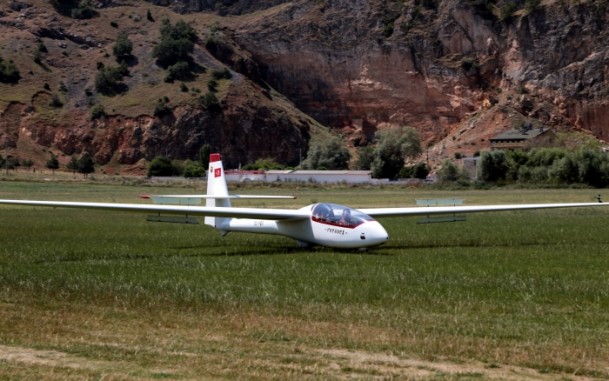 Somalı Betül ilk uçuş deneyimini babasına armağan etti - 565