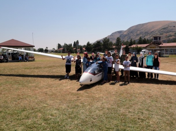 Somalı Betül ilk uçuş deneyimini babasına armağan etti - 799