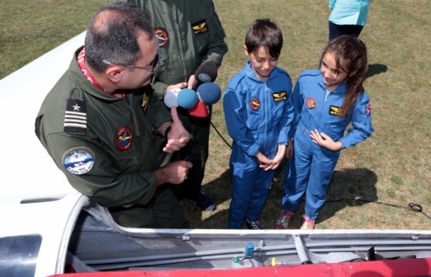 Somalı Betül ilk uçuş deneyimini babasına armağan etti - 542