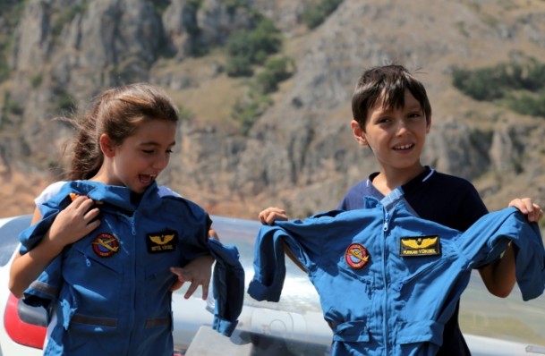 Somalı Betül ilk uçuş deneyimini babasına armağan etti - 913