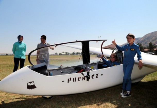 Somalı Betül ilk uçuş deneyimini babasına armağan etti - 660