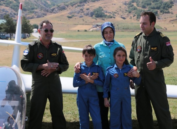 Somalı Betül ilk uçuş deneyimini babasına armağan etti - 886