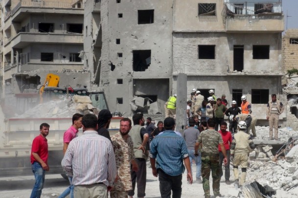 Esed rejimine ait savaş uçağı çarşıya düştü - 4