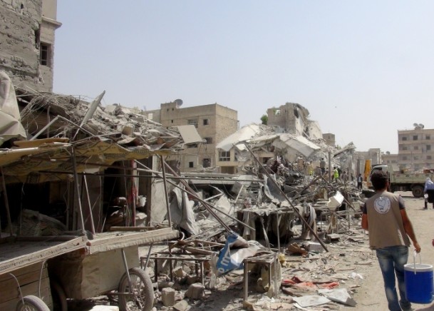 Esed rejimine ait savaş uçağı çarşıya düştü - 3