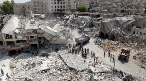 Esed rejimine ait savaş uçağı çarşıya düştü - 5