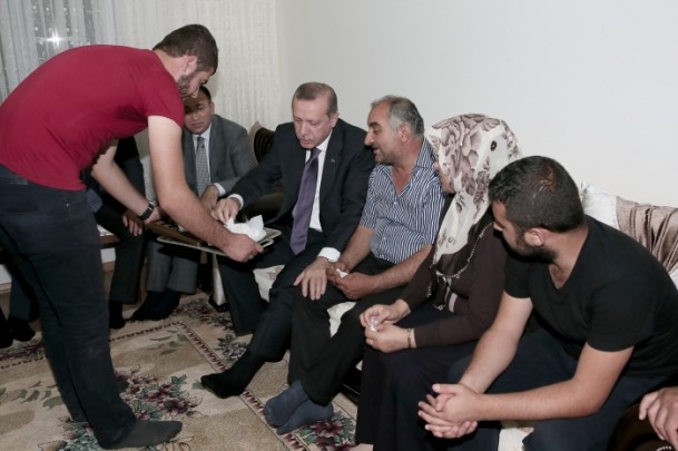 Cumhurbaşkanı Erdoğan O aileyi ziyaret etti - 1