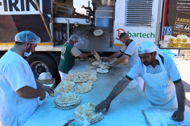 İHH'nın 'mobil fırını' devreye girdi - 797