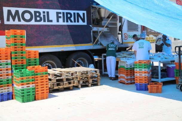 İHH'nın 'mobil fırını' devreye girdi - 572