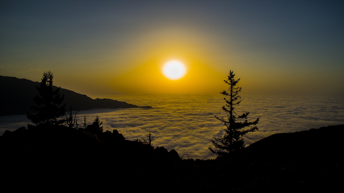 Bulutların Üzerindeki Marsis Dağı - 1