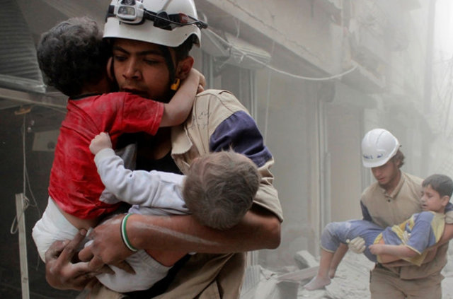 İdlib'de 1 aylık bebek enkaz altından böyle kurtarıldı - 9