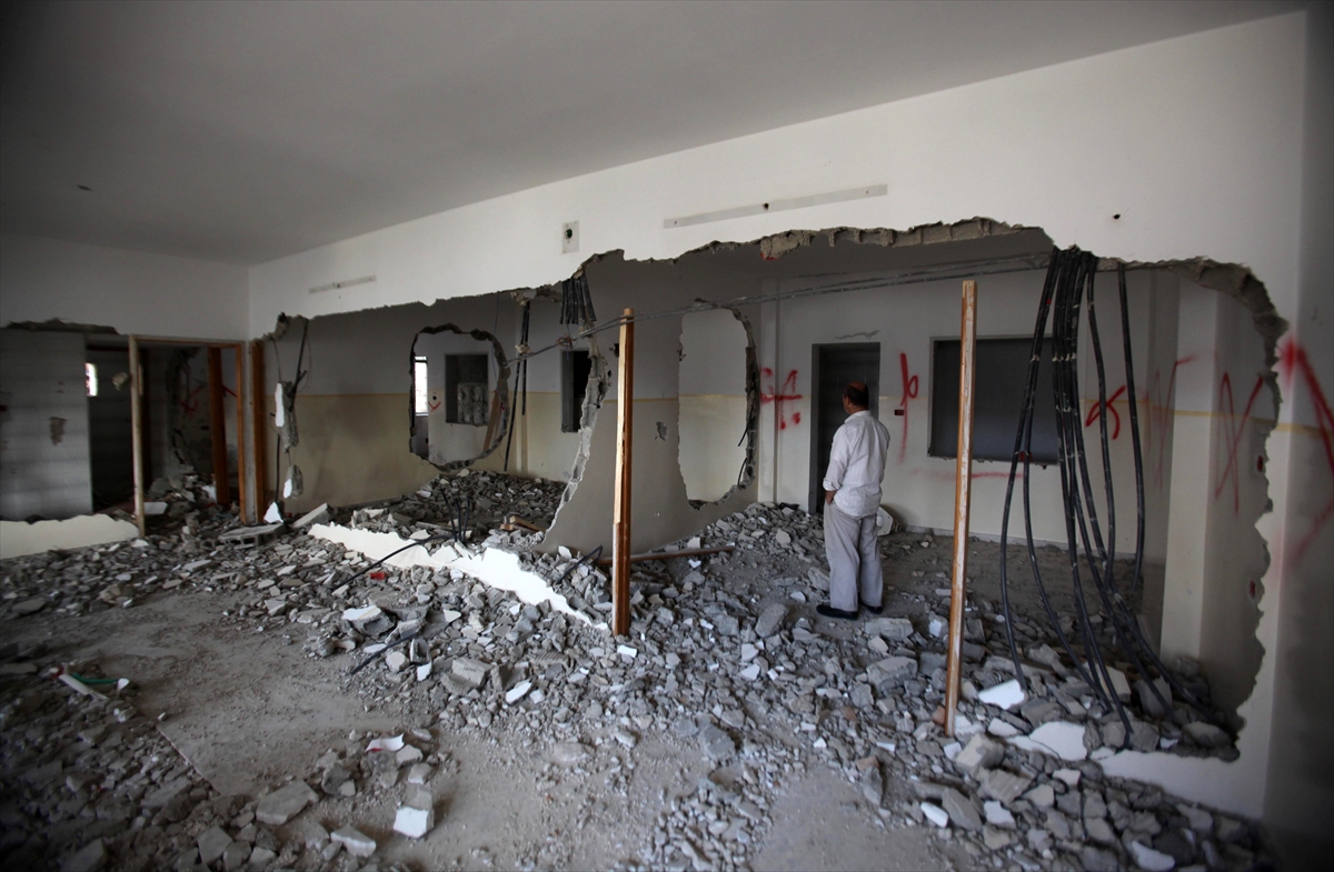 İsral bir Filistinlinin daha evini yıktı - 523