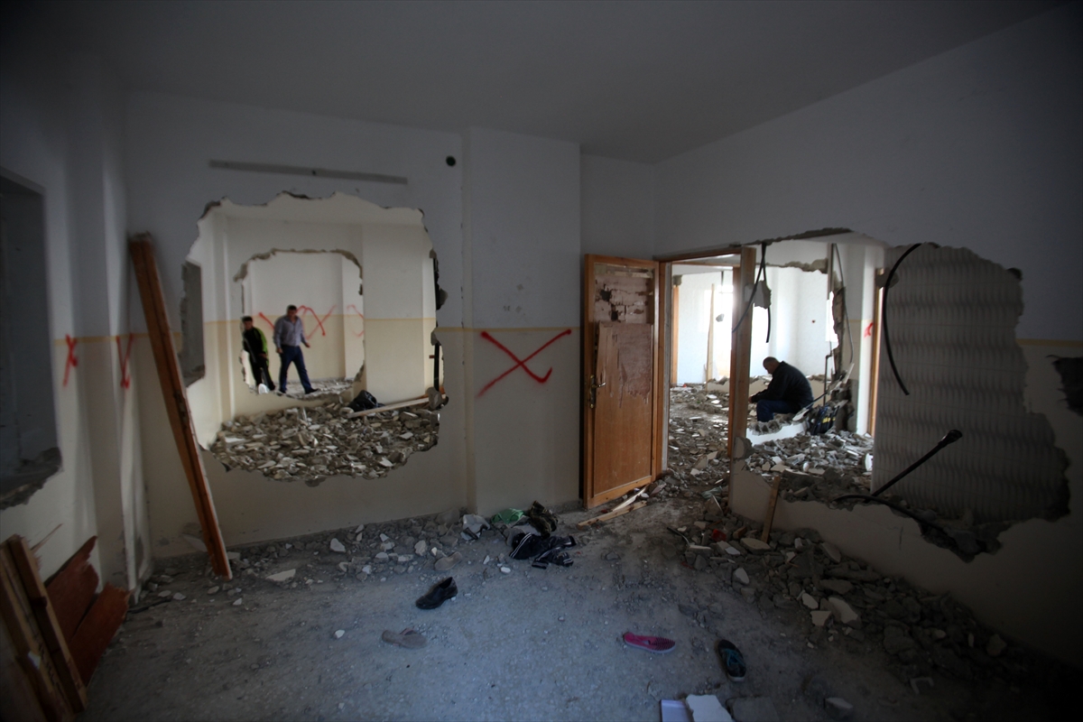 İsral bir Filistinlinin daha evini yıktı - 673