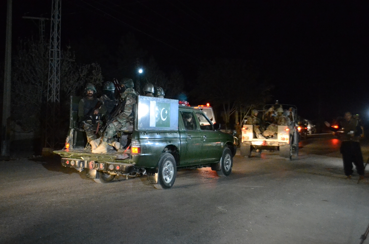 Pakistan'daki polis merkezi saldırısından kareler - 2