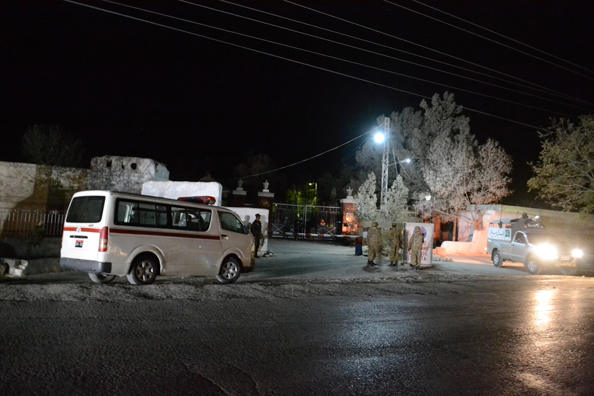 Pakistan'daki polis merkezi saldırısından kareler - 13