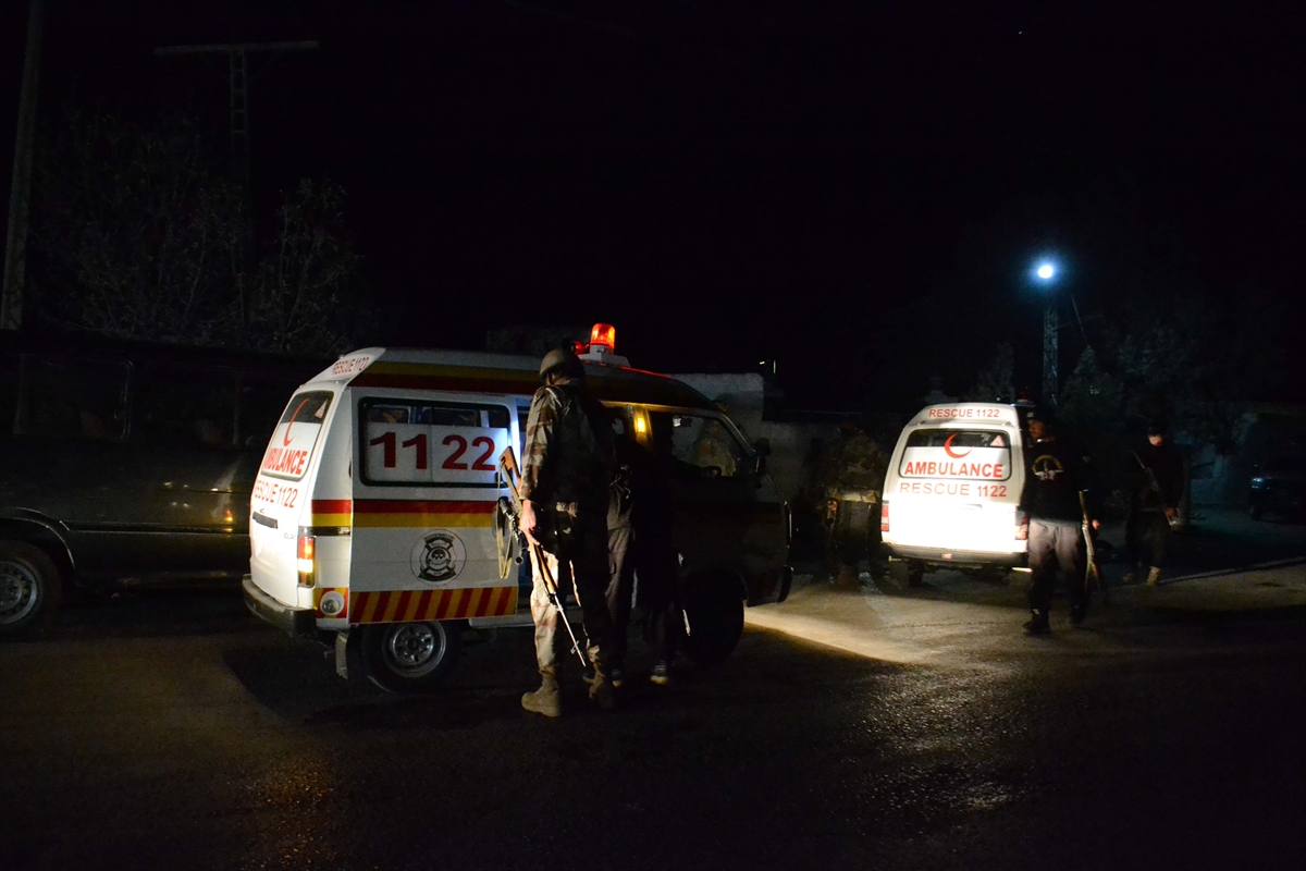 Pakistan'daki polis merkezi saldırısından kareler - 14