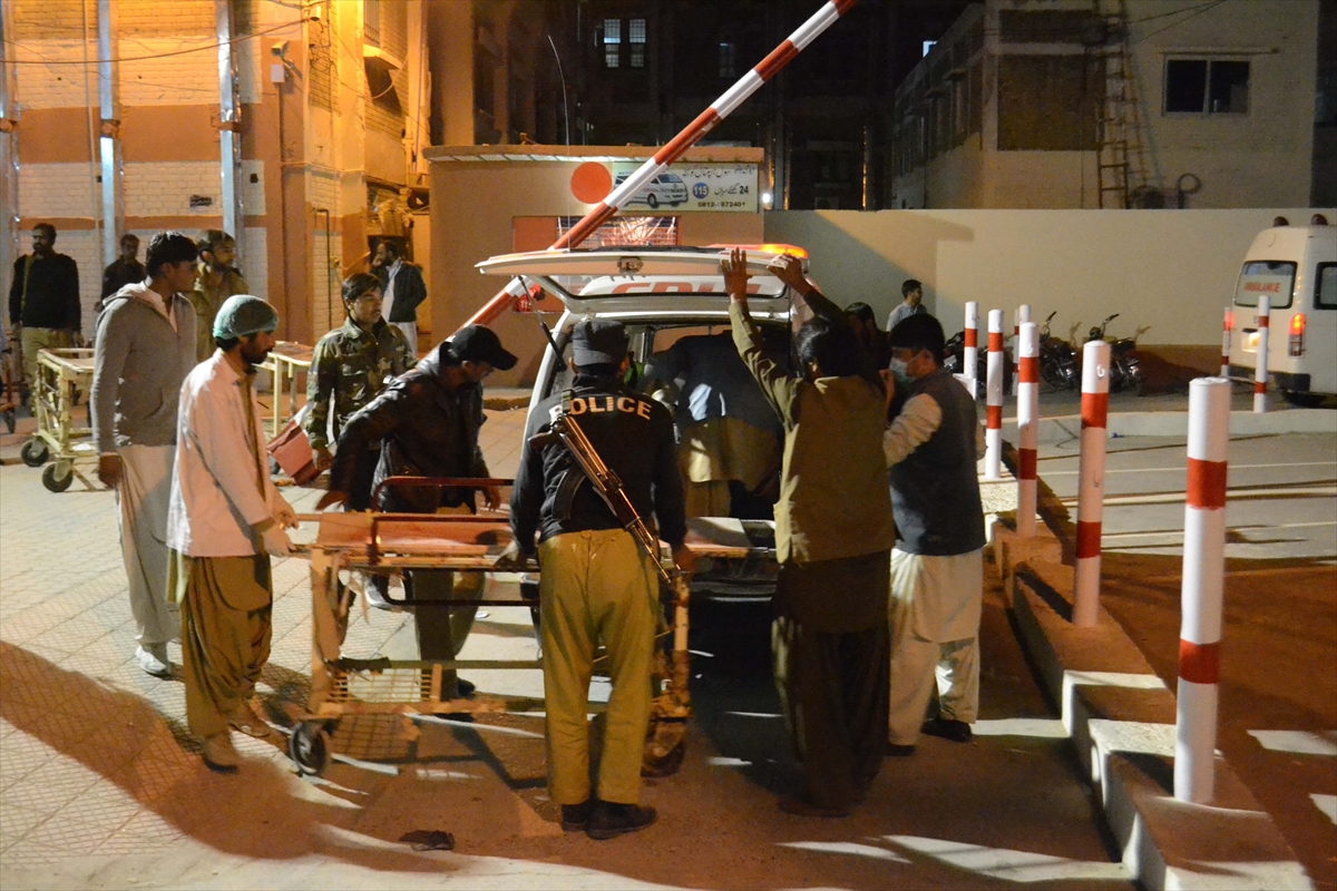 Pakistan'daki polis merkezi saldırısından kareler - 4