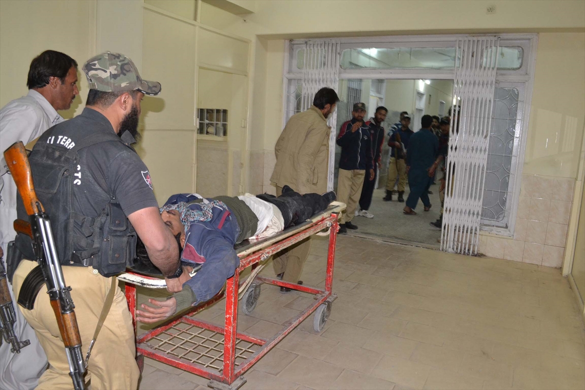 Pakistan'daki polis merkezi saldırısından kareler - 16