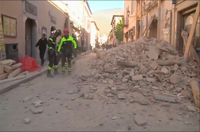 İtalya'da meydana gelen şiddetli depremden görüntüler - 816
