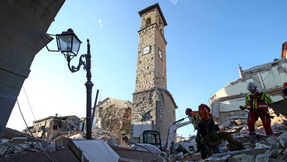 İtalya'da meydana gelen şiddetli depremden görüntüler - 654