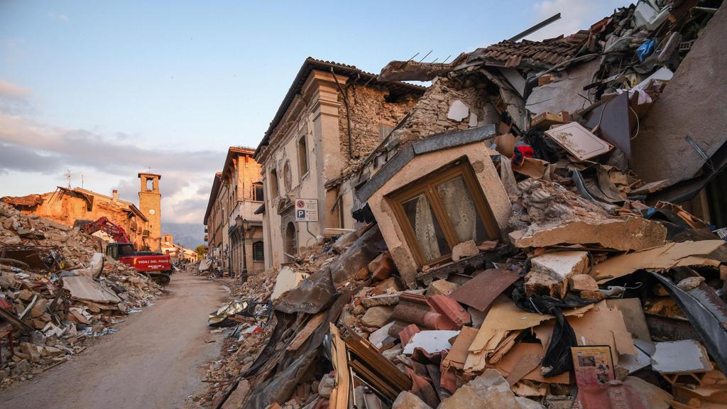 İtalya'da meydana gelen şiddetli depremden görüntüler - 660