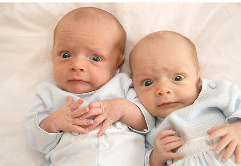 En güzel ikiz bebek fotoğrafları - 820