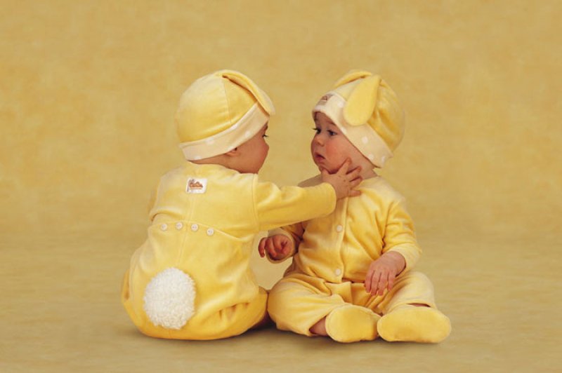 En güzel ikiz bebek fotoğrafları - 806