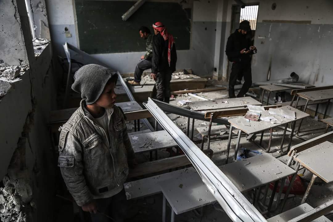 Rus uçakları İdlib’te okulu vurdu - 1