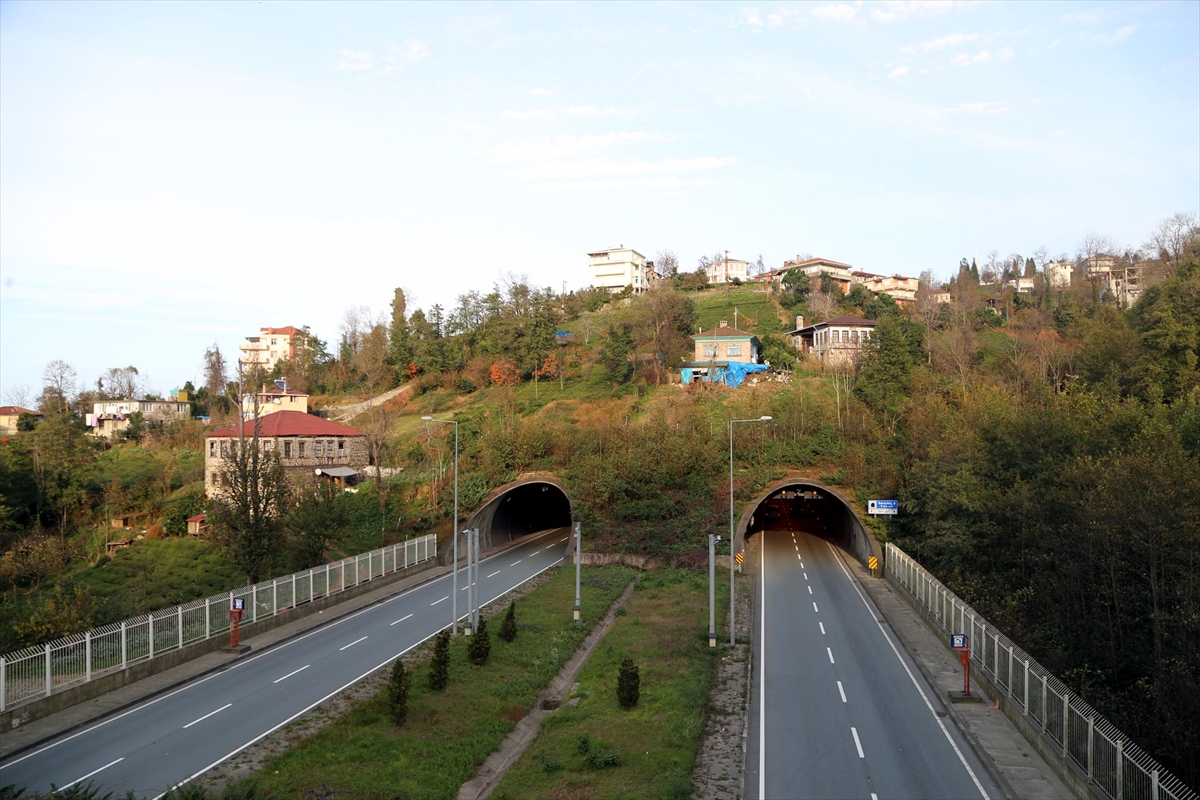 Rize'de doğayla bütünleşen tüneller ilgi çekiyor - 12
