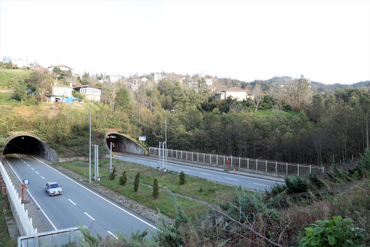 Rize'de doğayla bütünleşen tüneller ilgi çekiyor - 1