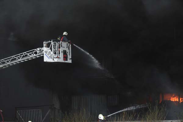 Bayrampaşa'da büyük yangın! - 653