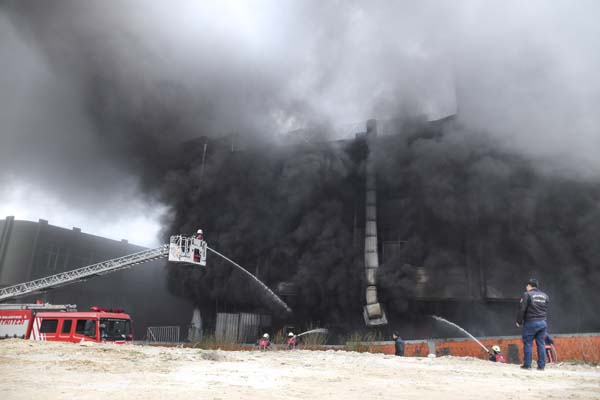 Bayrampaşa'da büyük yangın! - 571