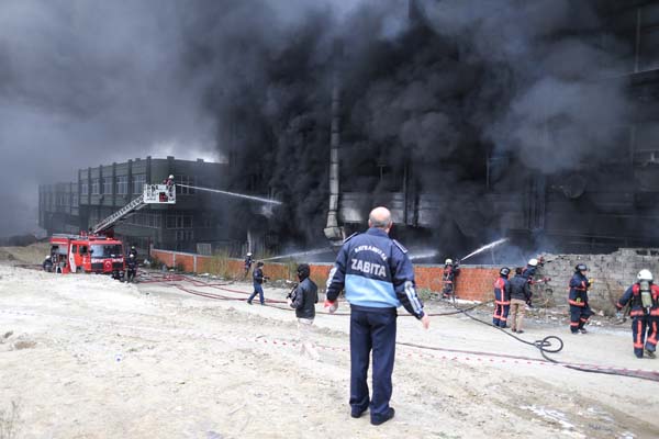 Bayrampaşa'da büyük yangın! - 783