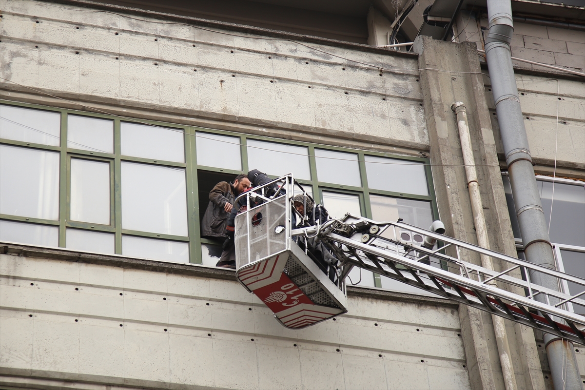 Bayrampaşa'da büyük yangın! - 713