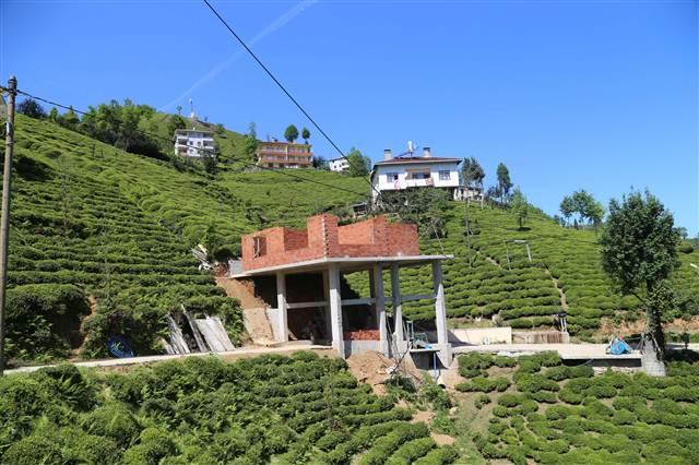 Köy yolunun üzerine ev yaptı! - 4