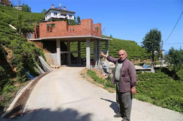 Köy yolunun üzerine ev yaptı! - 8