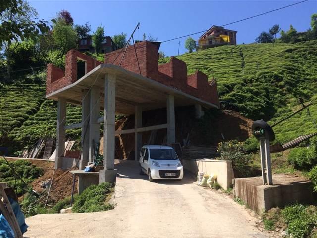 Köy yolunun üzerine ev yaptı! - 1