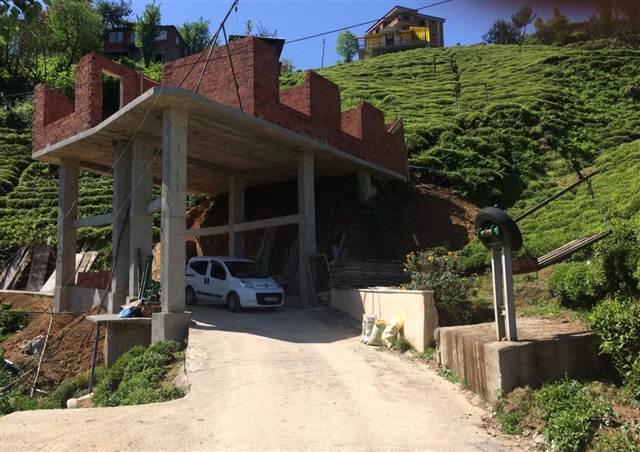 Köy yolunun üzerine ev yaptı! - 6