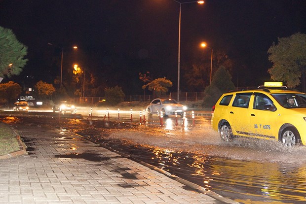 İzmir caddelerinde kazlar yüzüyor! - 3