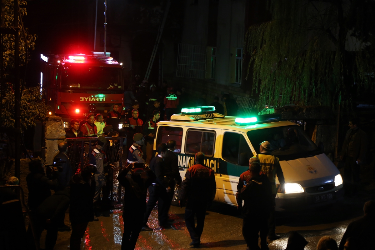 Adana'da öğrenci yurdundaki yangından ilk kareler - 15