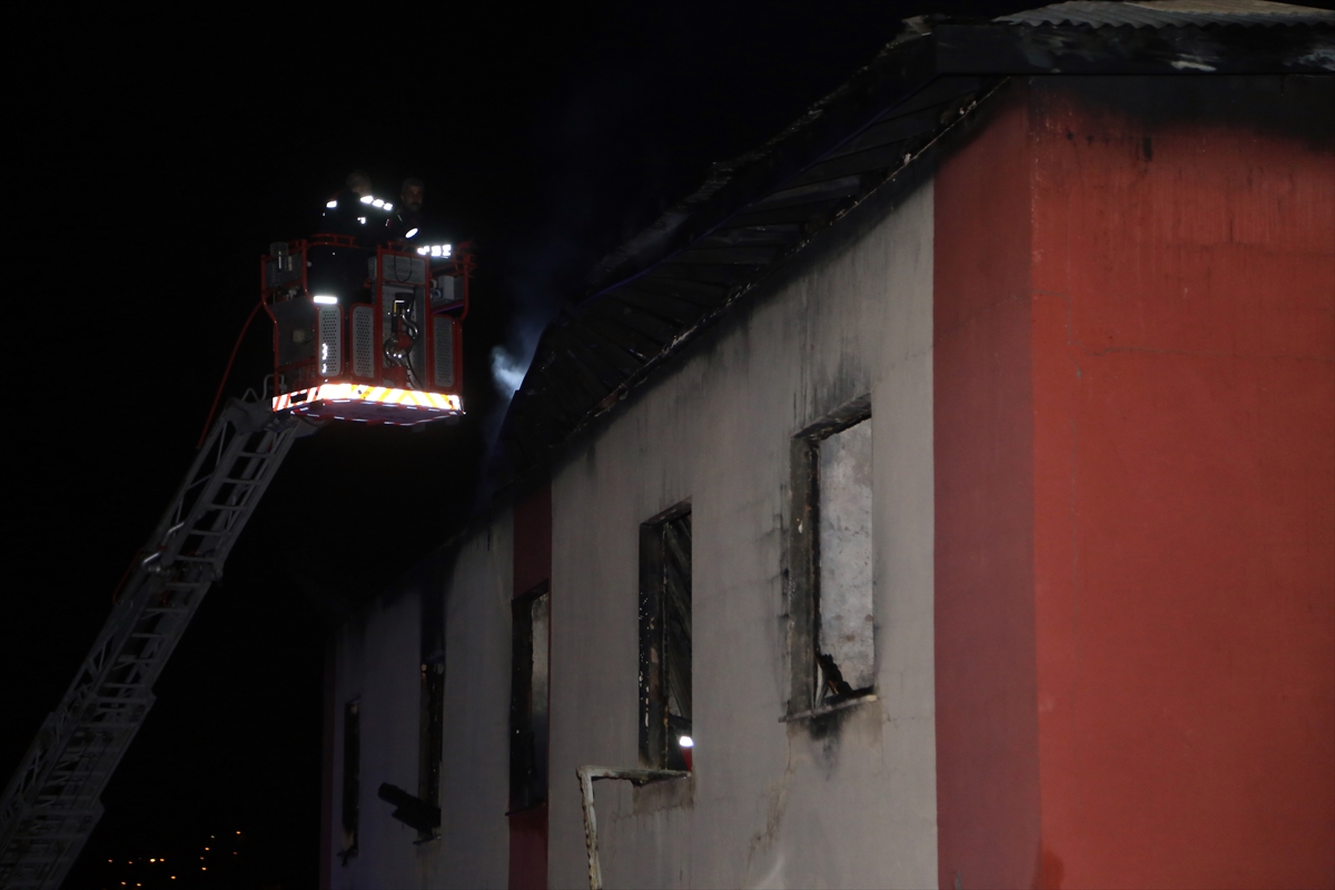 Adana'da öğrenci yurdundaki yangından ilk kareler - 20