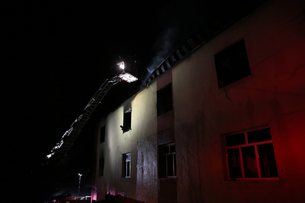Adana'da öğrenci yurdundaki yangından ilk kareler - 21