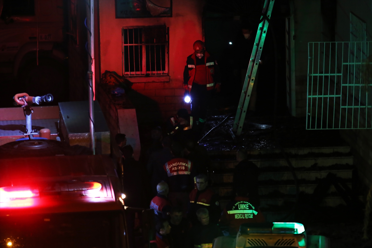 Adana'da öğrenci yurdundaki yangından ilk kareler - 24