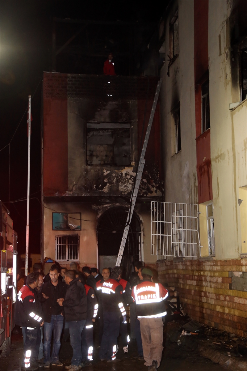 Adana'da öğrenci yurdundaki yangından ilk kareler - 27