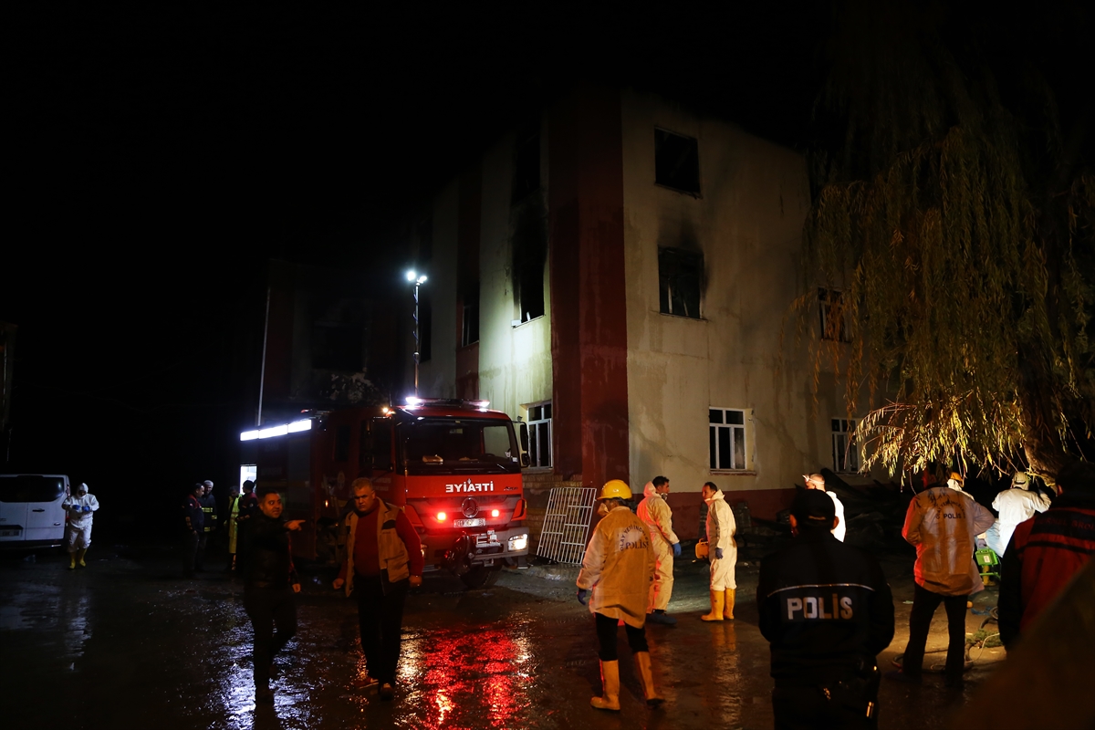 Adana'da öğrenci yurdundaki yangından ilk kareler - 37